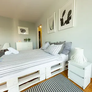 - Promyk Apartament Warszawa